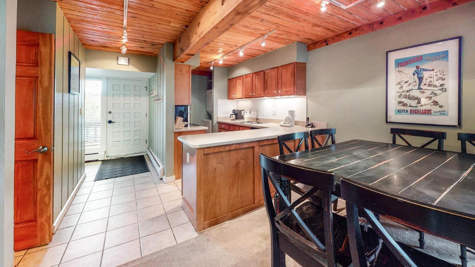 Interlude Condominiums 3-Bedroom Unit 307 Snowmass Village Room photo